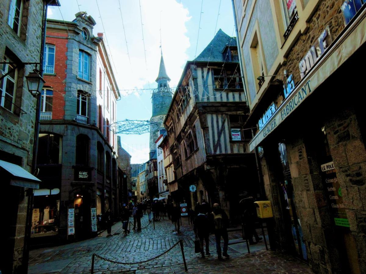 Gate House Lodge Dinan Exterior foto
