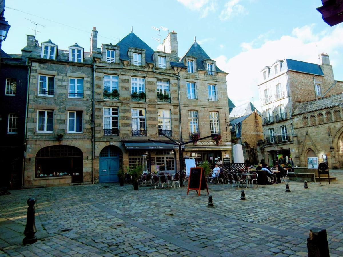 Gate House Lodge Dinan Exterior foto